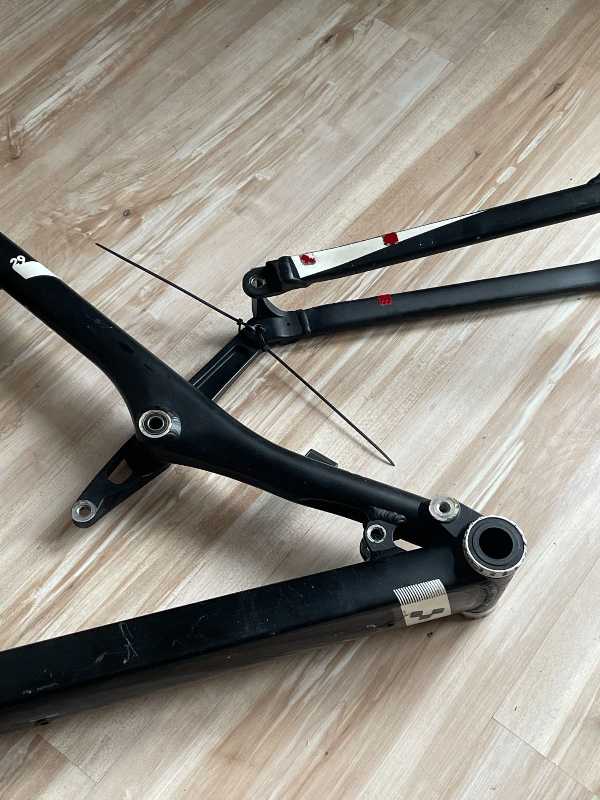 Часть рамы Cube Stereo 120 HPA Pro 29 (2015).