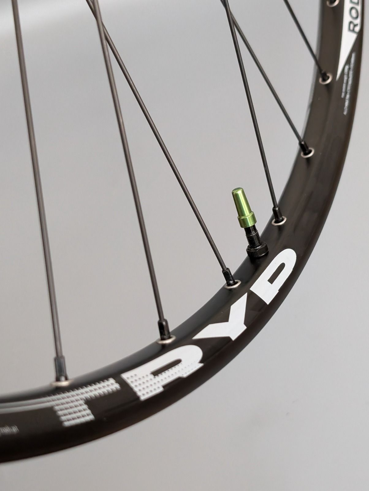 Бескамерное TLR колесо 29