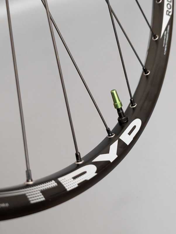 Бескамерное TLR колесо 29