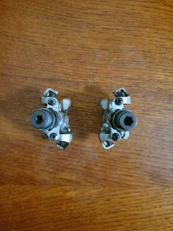 Контактные педали Shimano PD-M520