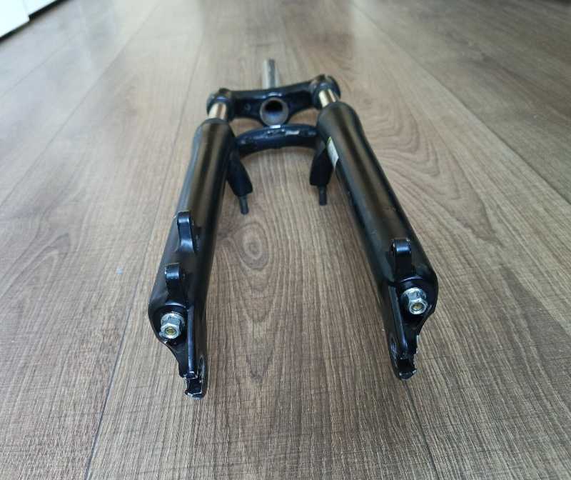 Амортизационная вилка Suntour XCT 26, 100 мм