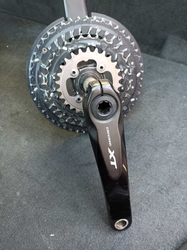 Шатуны со звездами Shimano XT FC-M8000