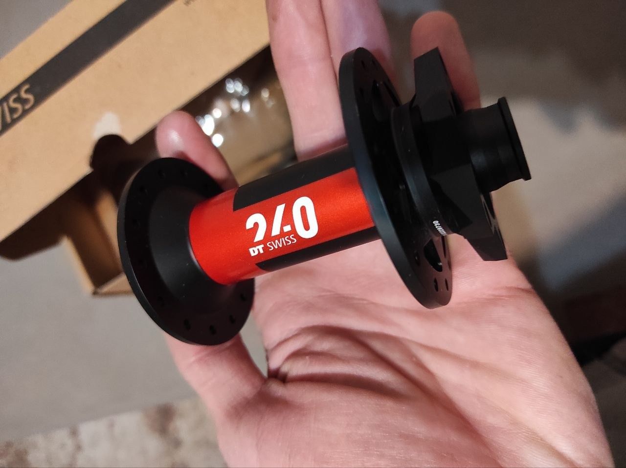 Новая втулка передняя DT Swiss 240 28отв, 15х110