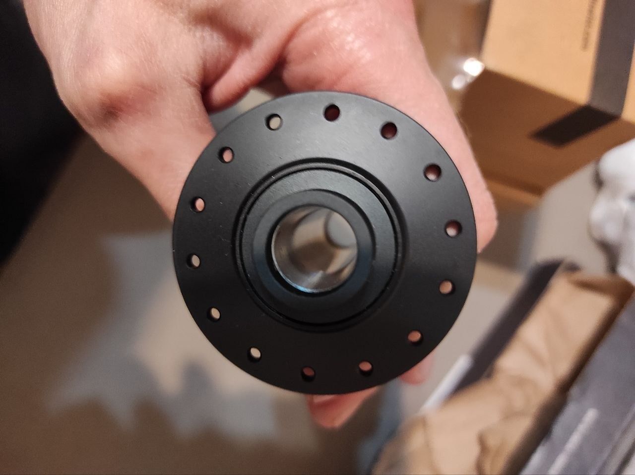 Новая втулка передняя DT Swiss 240 28отв, 15х110