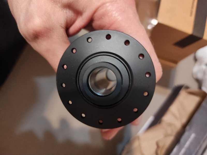 Новая втулка передняя DT Swiss 240 28отв, 15х110