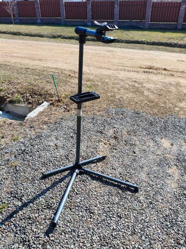 Стойка для ремонта и обслуживания велосипедов . Германия .