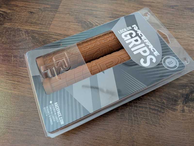 Грипсы RaceFace Grippler 33мм LockOn