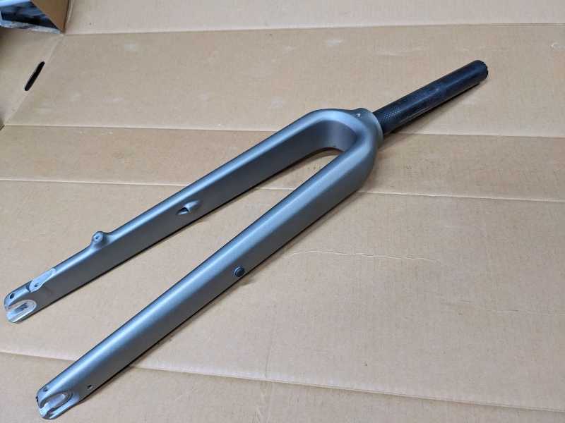 Вилка гравийная карбоновая как новая от specialized