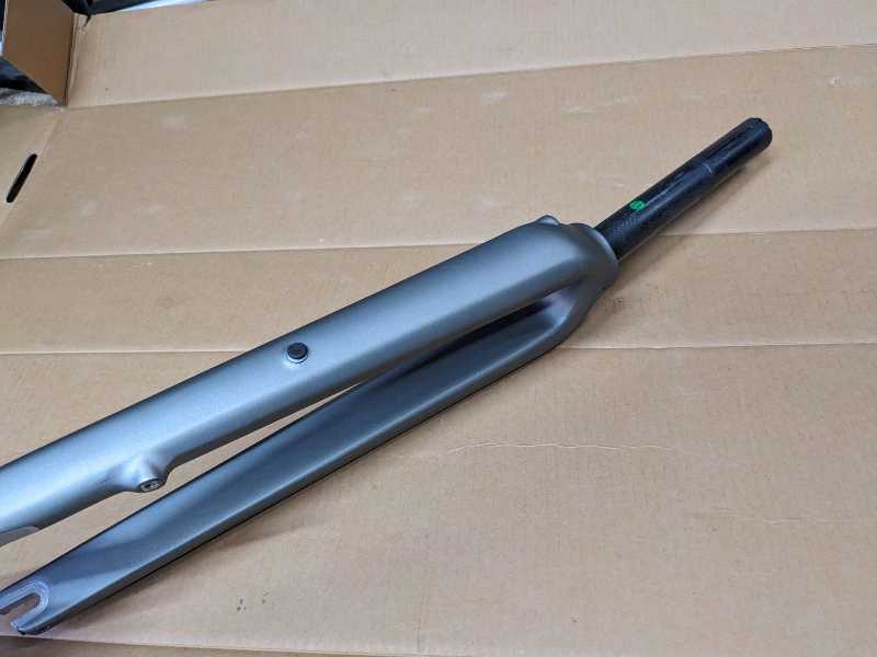 Вилка гравийная карбоновая как новая от specialized