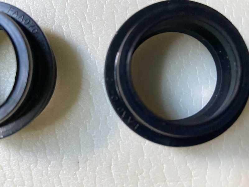 Башинг SR Suntour 28 мм сальники, XCT 28mm