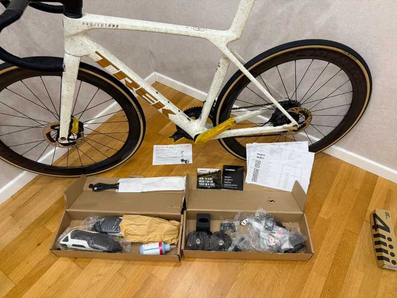 Новый TREK Madone SLR 9 Gen 8, размер M (ETT 545mm), Shimano Dura Ace Di2 R9250