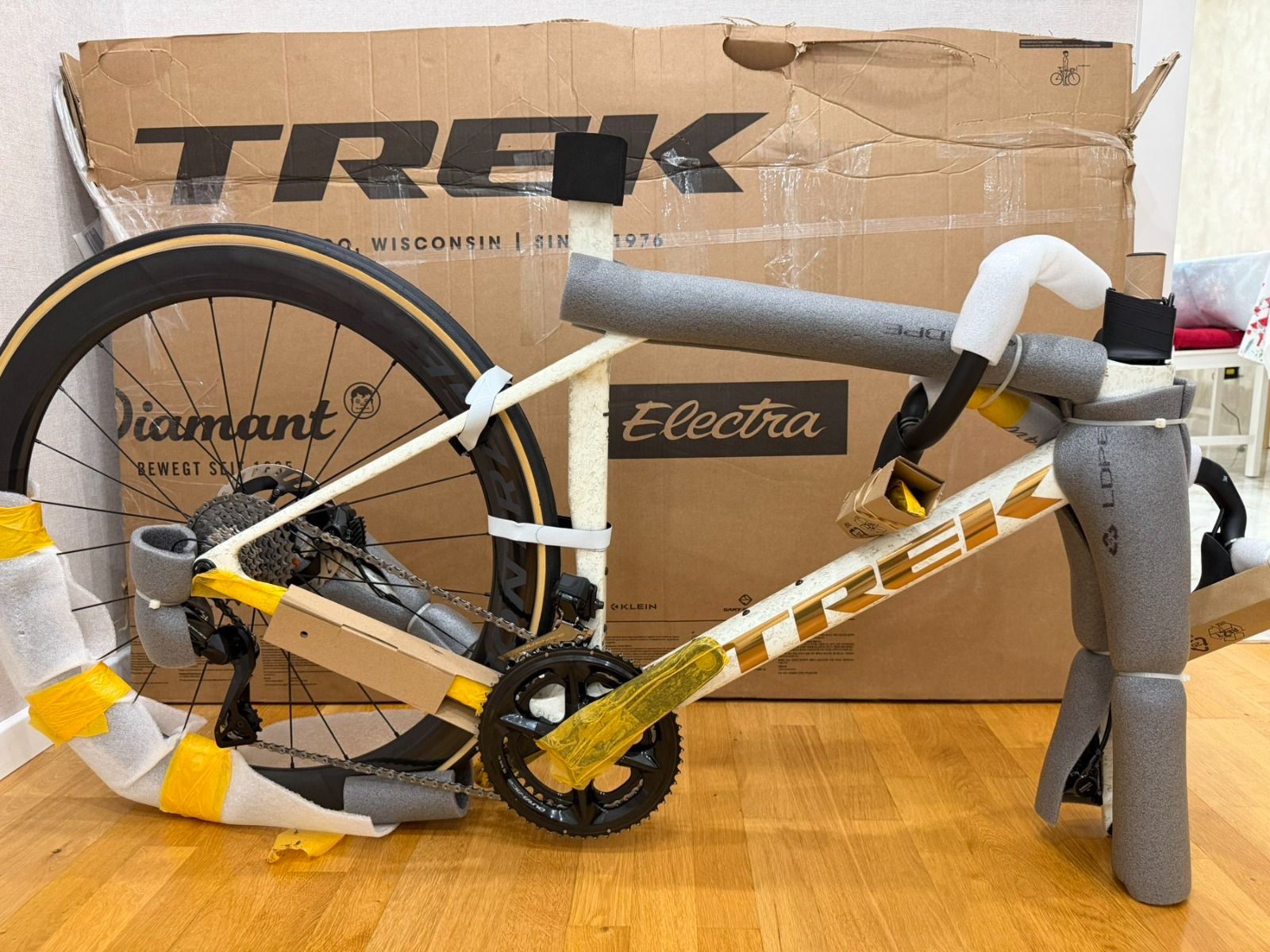 Новый TREK Madone SLR 9 Gen 8, размер M (ETT 545mm), Shimano Dura Ace Di2 R9250