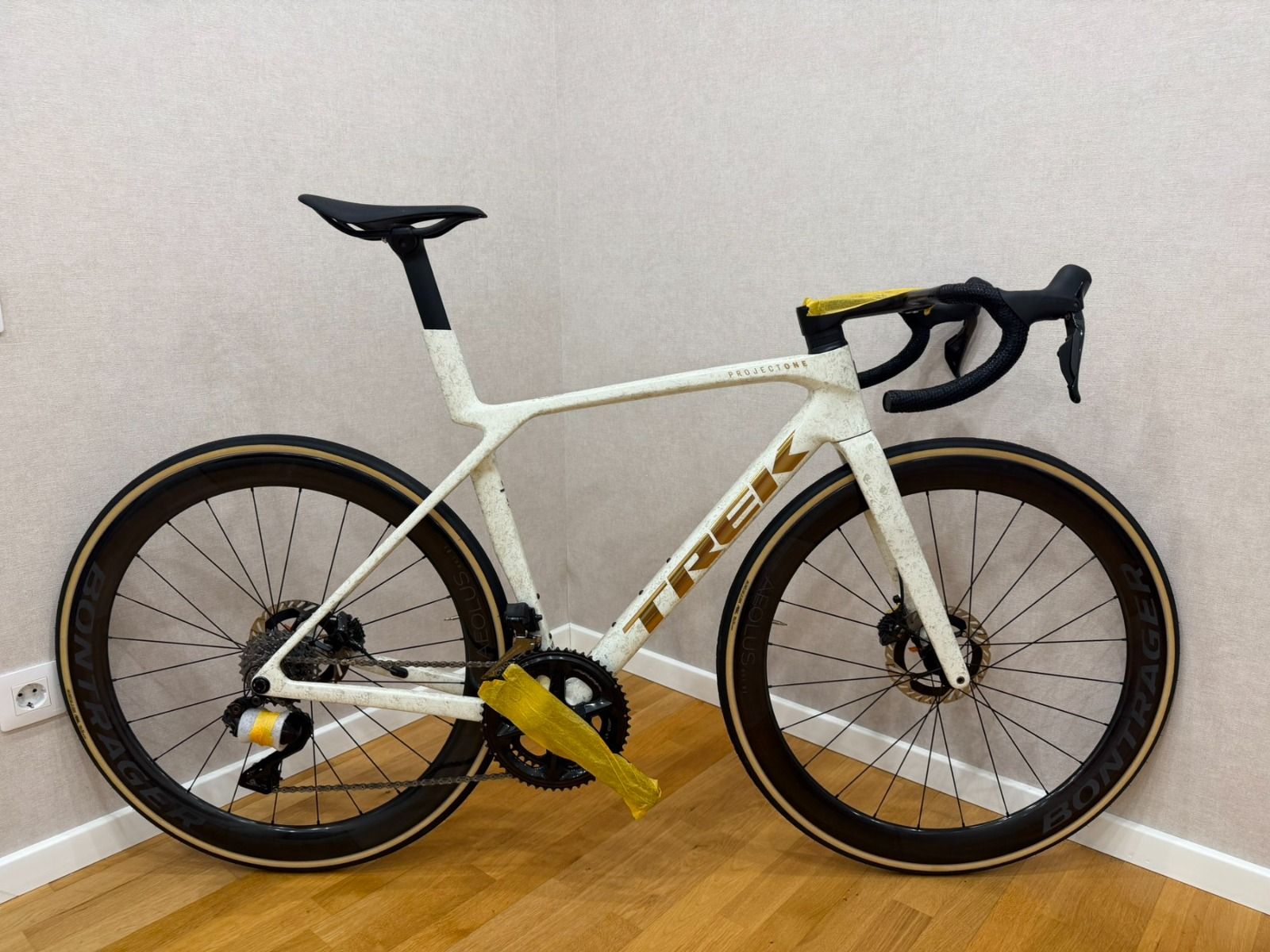 Новый TREK Madone SLR 9 Gen 8, размер M (ETT 545mm), Shimano Dura Ace Di2 R9250