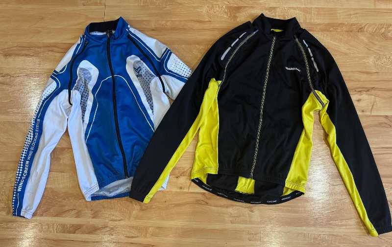 Велокуртка трансформер, с отстегивающимися рукавами. Размер S и М