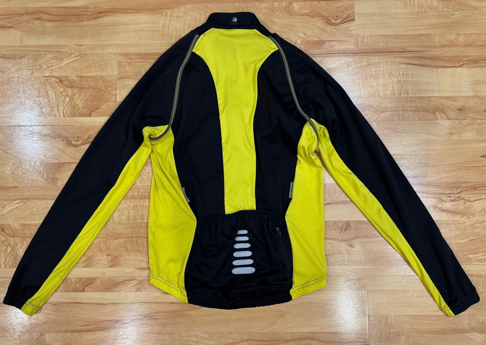 Велокуртка трансформер, с отстегивающимися рукавами. Размер S и М