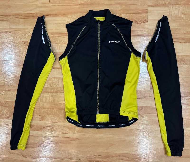 Велокуртка трансформер, с отстегивающимися рукавами. Размер S и М