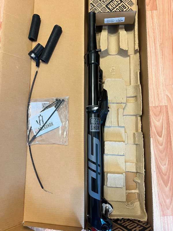 Амортизационная вилка RockShox SID Select 3P + RockShox TwistLoc