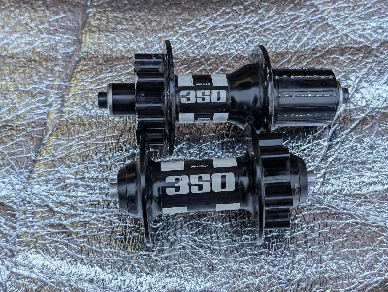 Пара втулок DT Swiss 350 под эксцентрик, 32Н, 6 болтов, в отличном состоянии, барабан Shimano HG