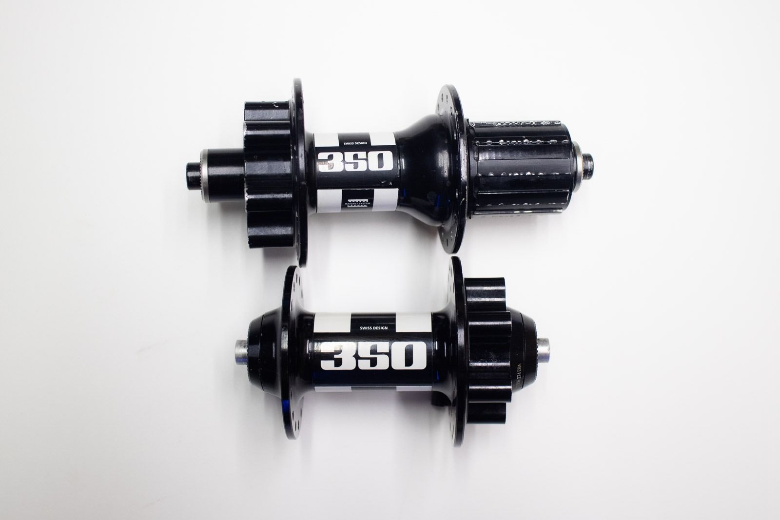 Пара втулок DT Swiss 350 под эксцентрик, 32Н, 6 болтов, в отличном состоянии, барабан Shimano HG