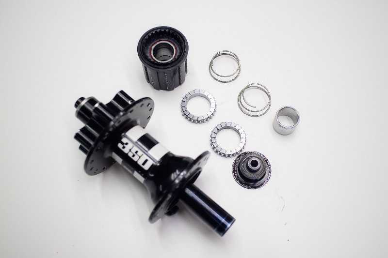 Пара втулок DT Swiss 350 под эксцентрик, 32Н, 6 болтов, в отличном состоянии, барабан Shimano HG