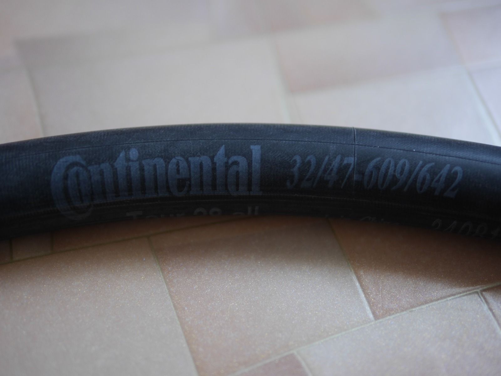 Камера Continental Tour 28
