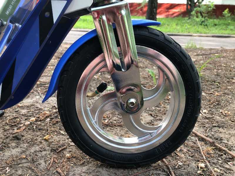 Самокат Trolo City Brake Air с надувными колесами и дисковым тормозом