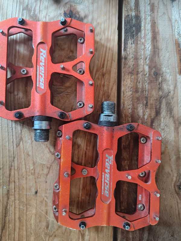 Педали reverse components. В наличии две пары. Одна пара 75 р