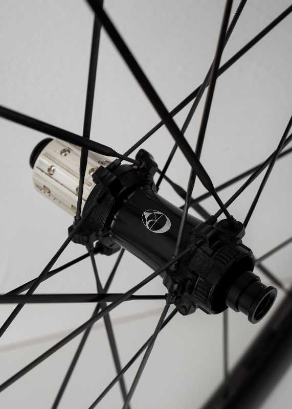 Легкие карбоновые колеса CRW Works 2026 CS4045 Disc Brake 1140гр