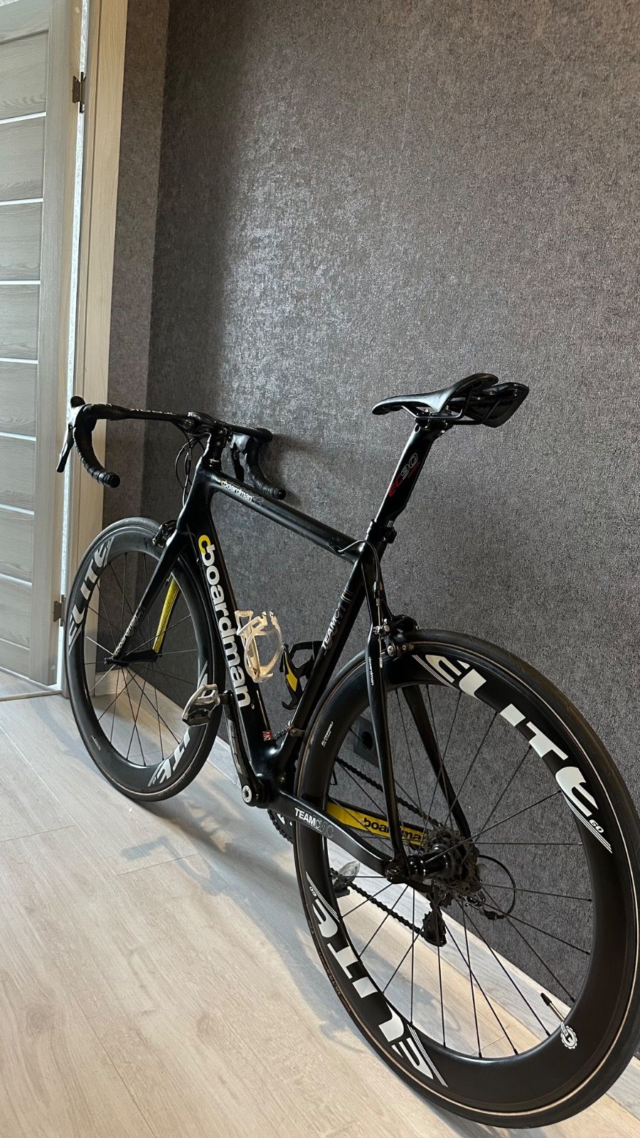 Шоссейный велосипед BOARDMAN TEAM CARBON