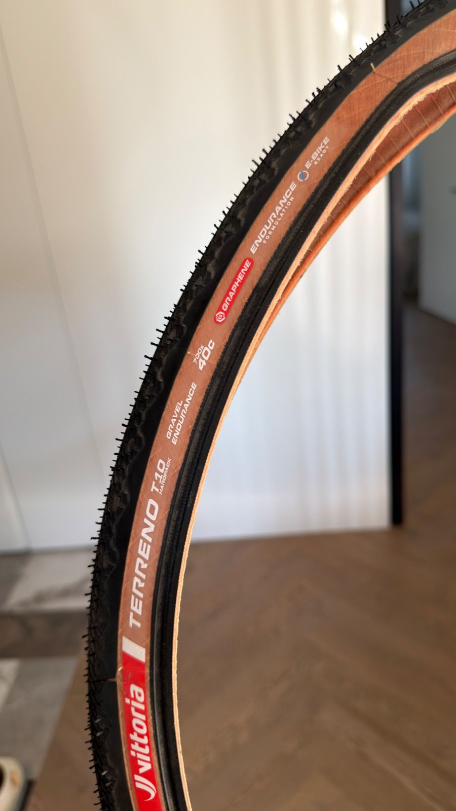 Гравийная покрышка Vittoria T10 700*40с с порезом под восстановление