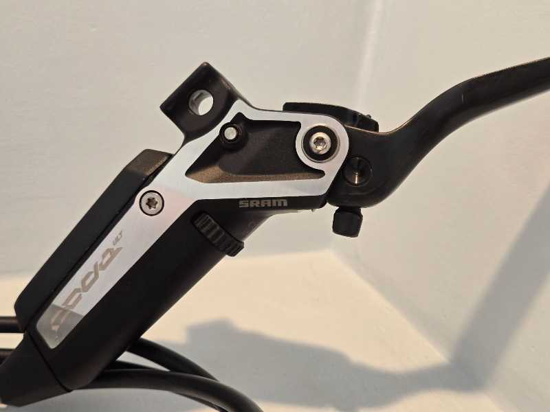 Серебристые Sram Code Stealth Ultimate, тормоза в отличном состоянии