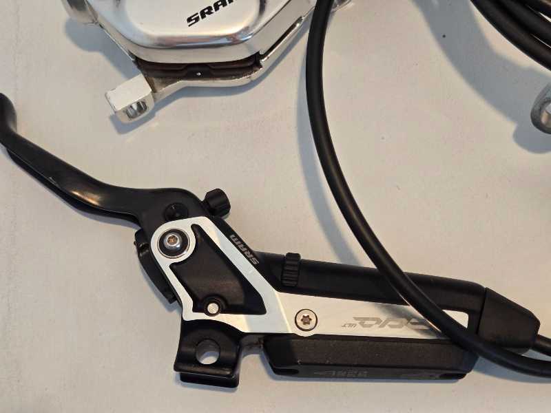 Серебристые Sram Code Stealth Ultimate, тормоза в отличном состоянии
