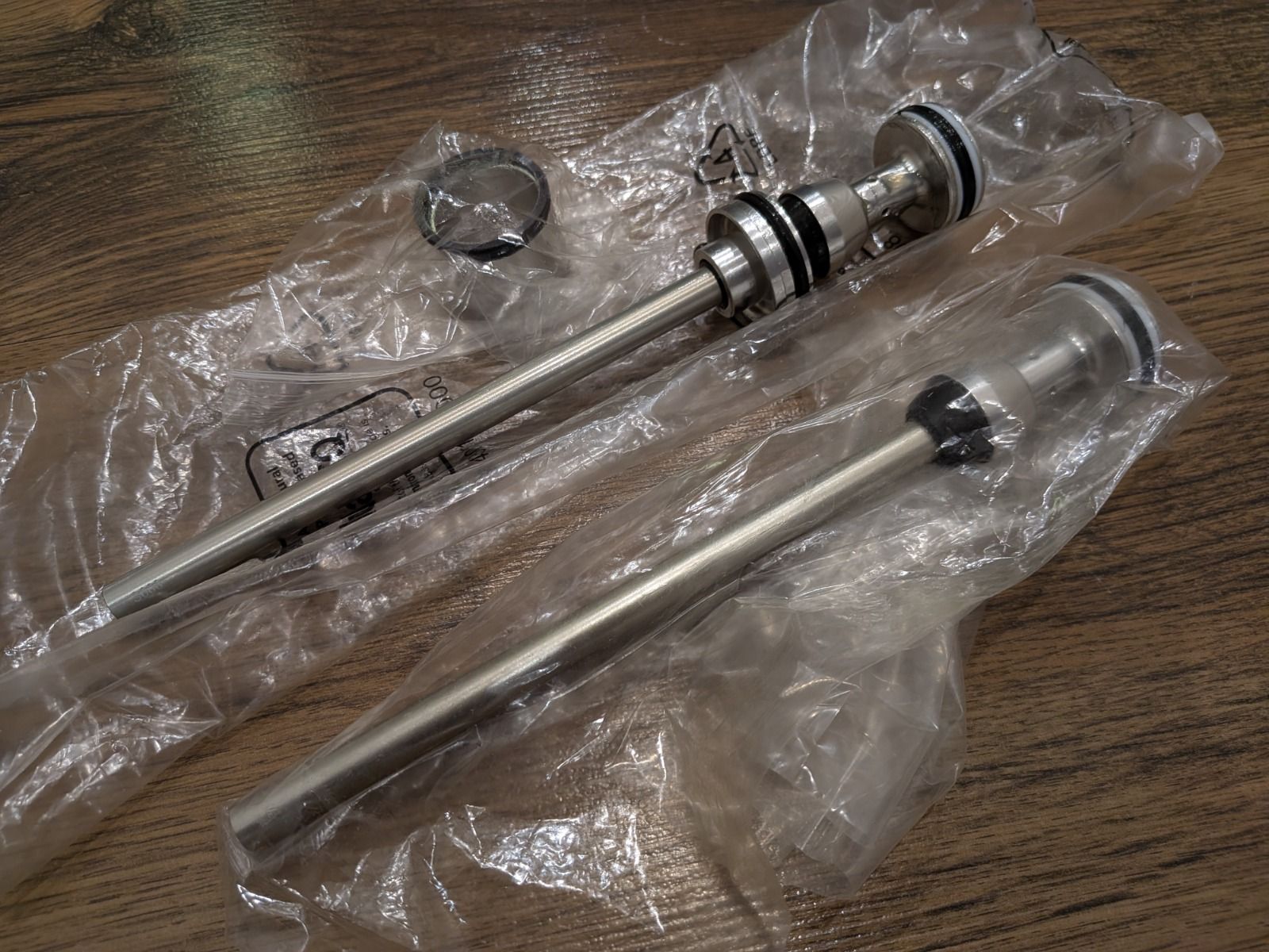Воздушные пружины RockShox Pike Lyrik DebonAir разные