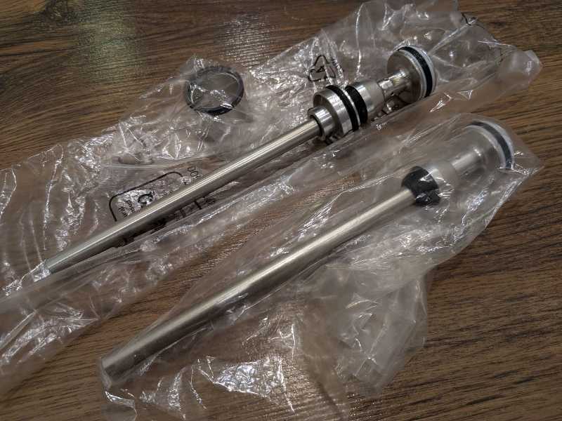 Воздушные пружины RockShox Pike Lyrik DebonAir разные