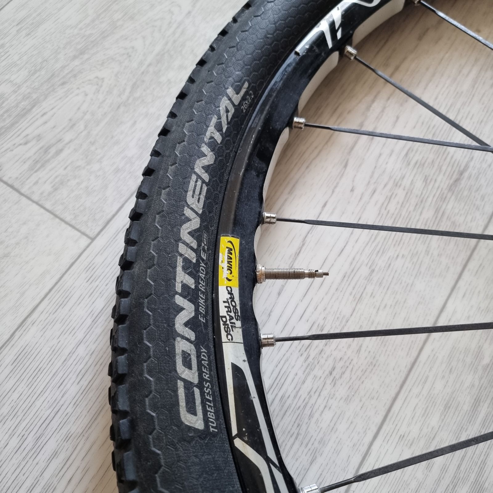 Mavic crosstrail ust 26