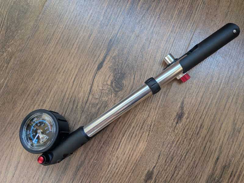 Насос Katana для вилок/амортизаторов 400 Psi