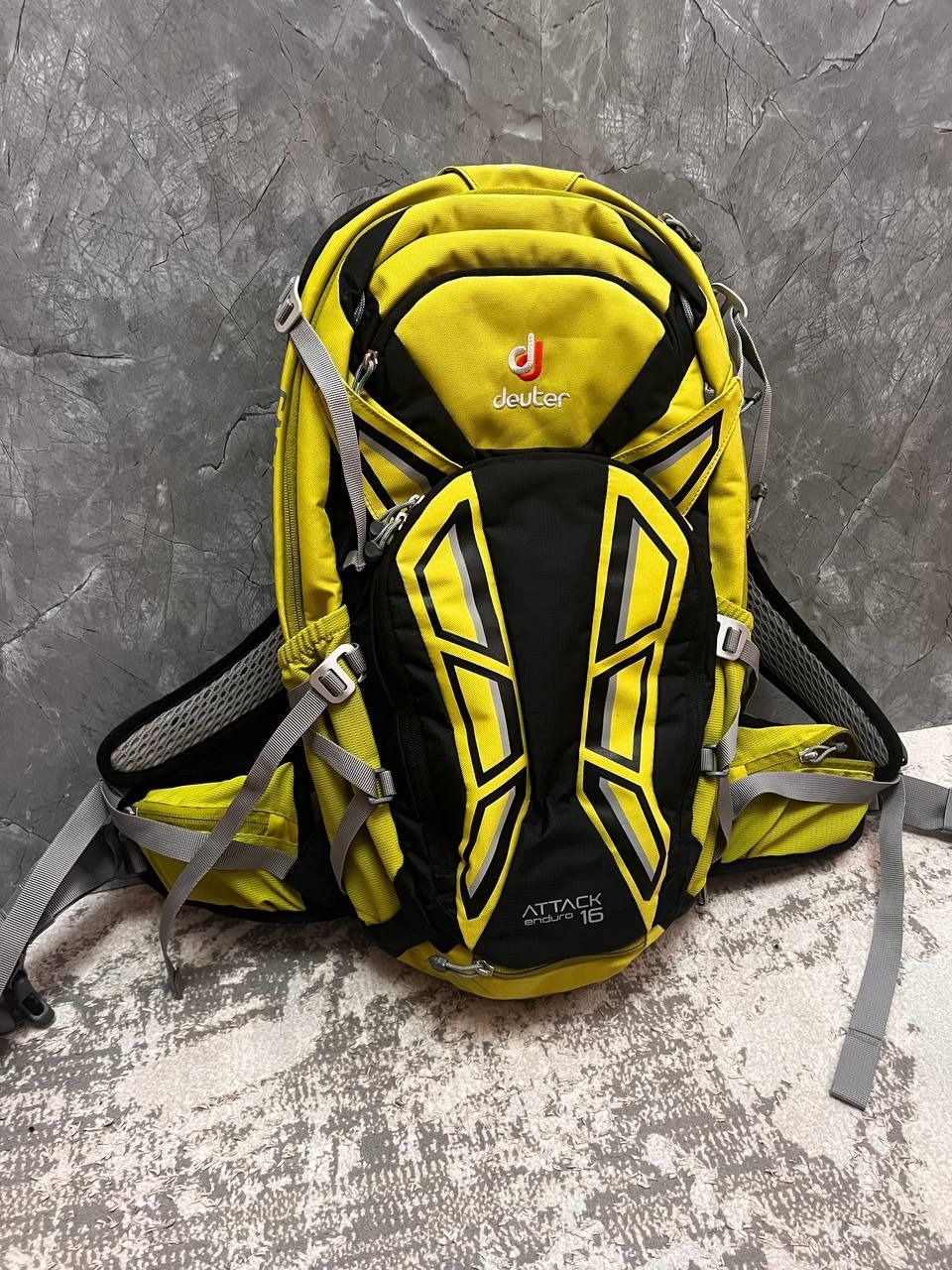 Велорюкзак Deuter Attack Enduro 16