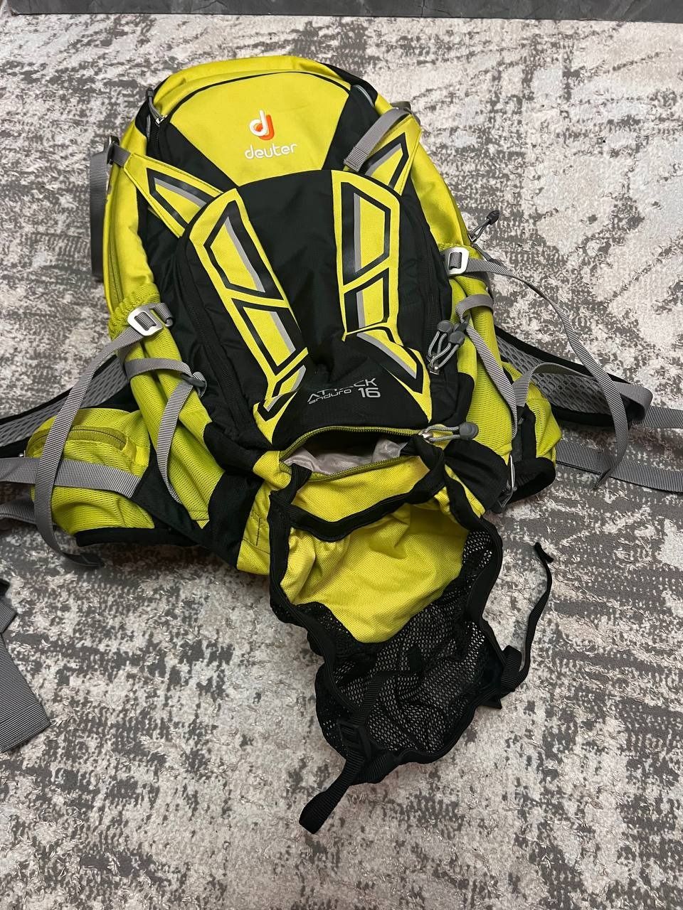Велорюкзак Deuter Attack Enduro 16