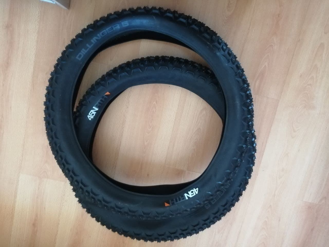 Топовые зимние шипованные покрышки 45NRTH Dillinger 5 Tubeless Ready 26x4.6' новые