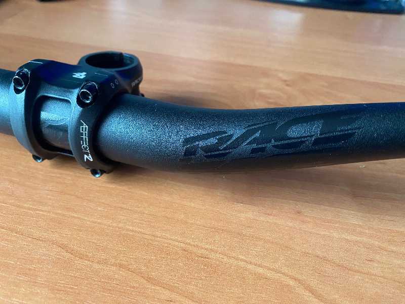Руль + вынос RaceFace 35мм и грипсы ODI
