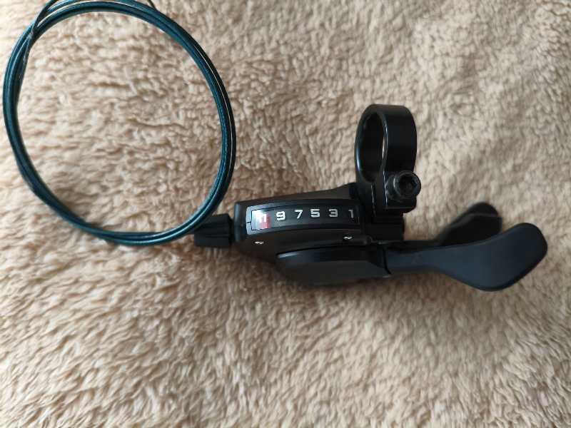 Манетка Shimano Cues u6000