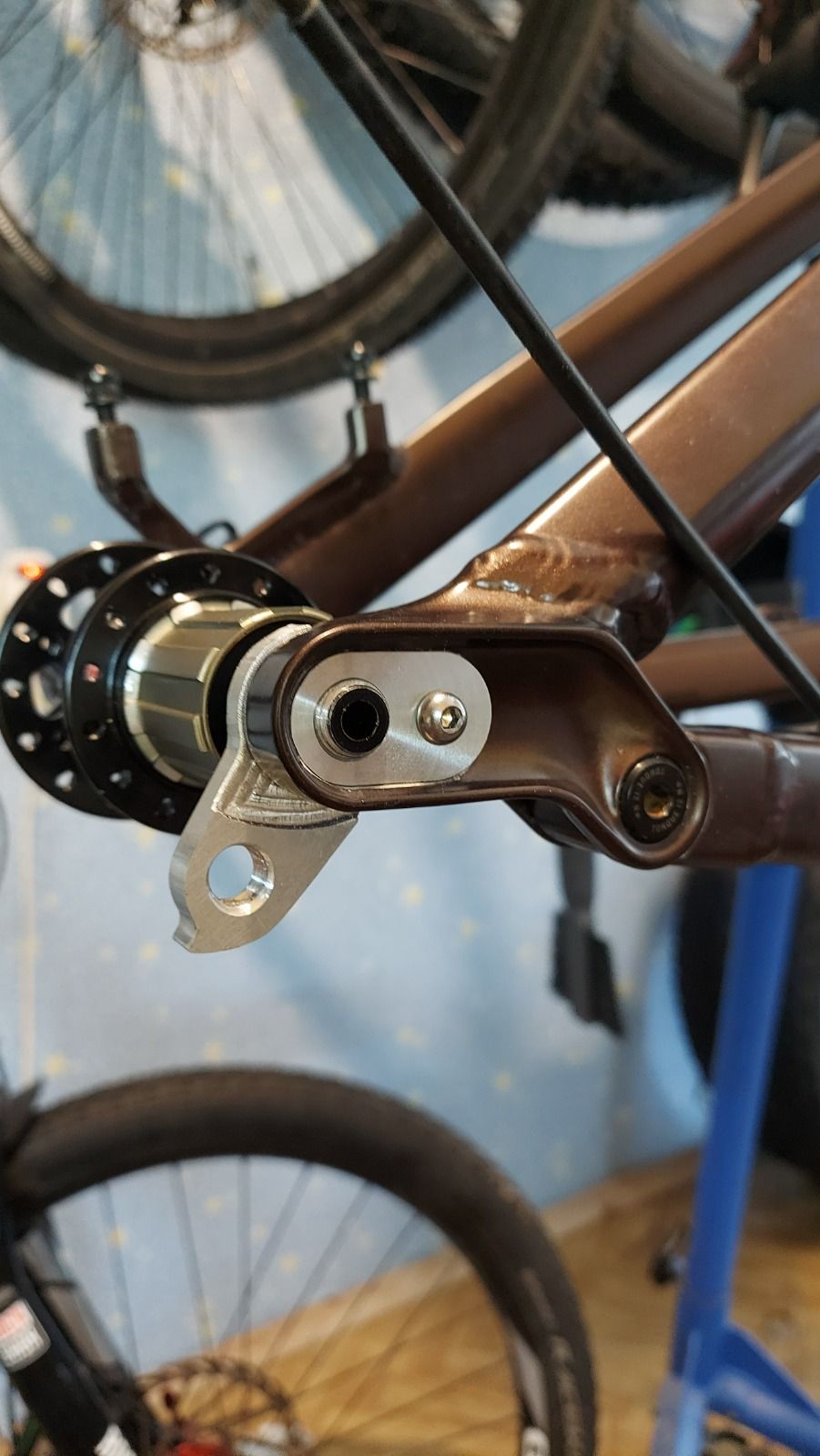 Изготовление петухов под QR и 12mm ось и прочая токарка/фрезеровка по велотеме.