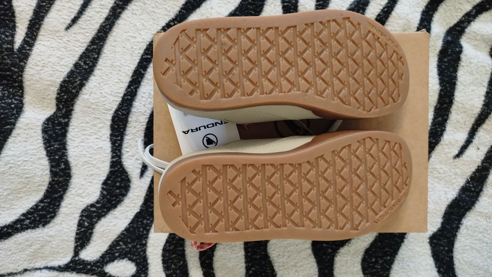 Endura Hummvee Flat shoes size 38.0 stone grey стелька 247мм