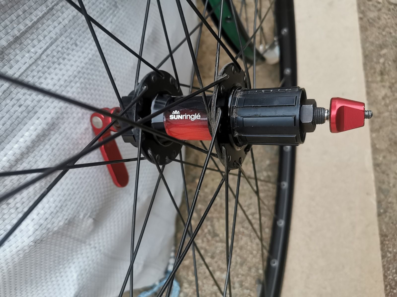 Колесо заднее Bontrager Sunringle на промах, переднее SRAM