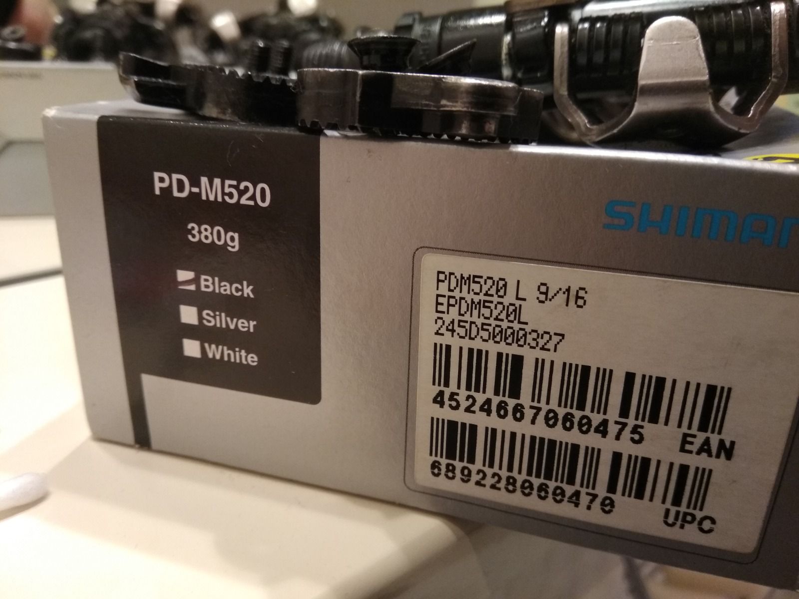 Контакты Shimano SPD PD-M520 с шипами.