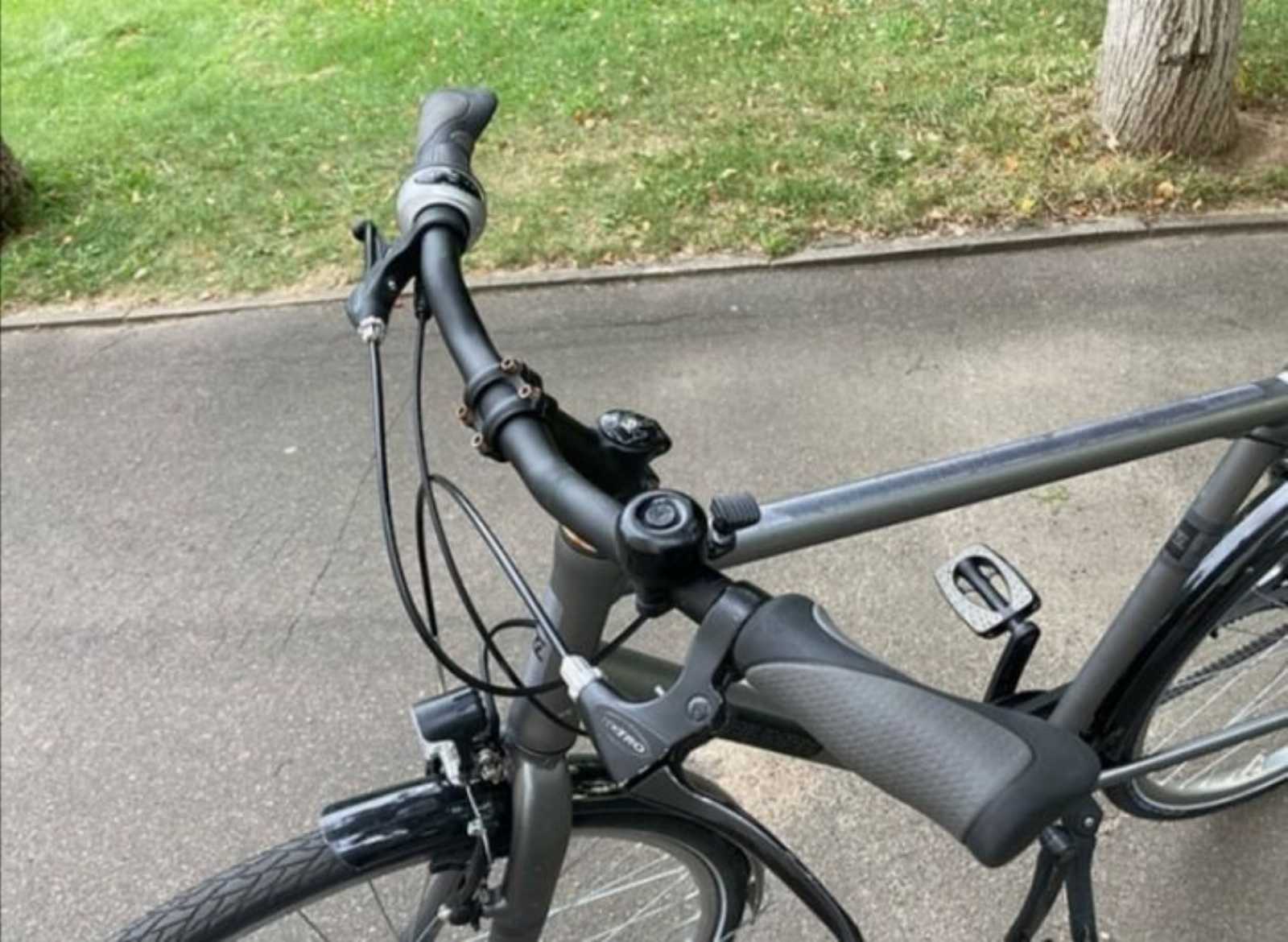 Алюминиевый велосипед на ременной передаче.
