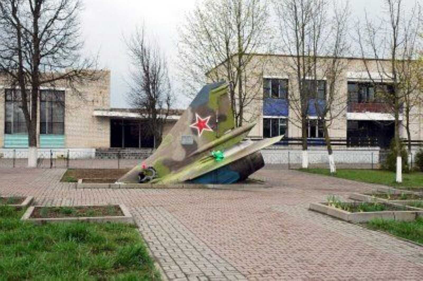 Памятник Владимиру Карвату (первому Герою Беларуси)