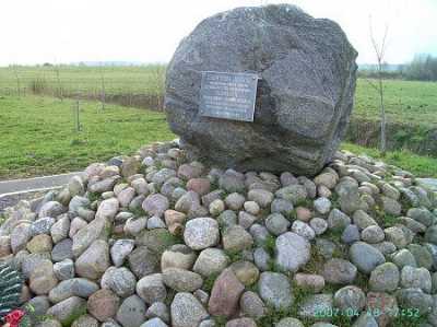 Мемориальный камень на месте гибели Владимира Корвата