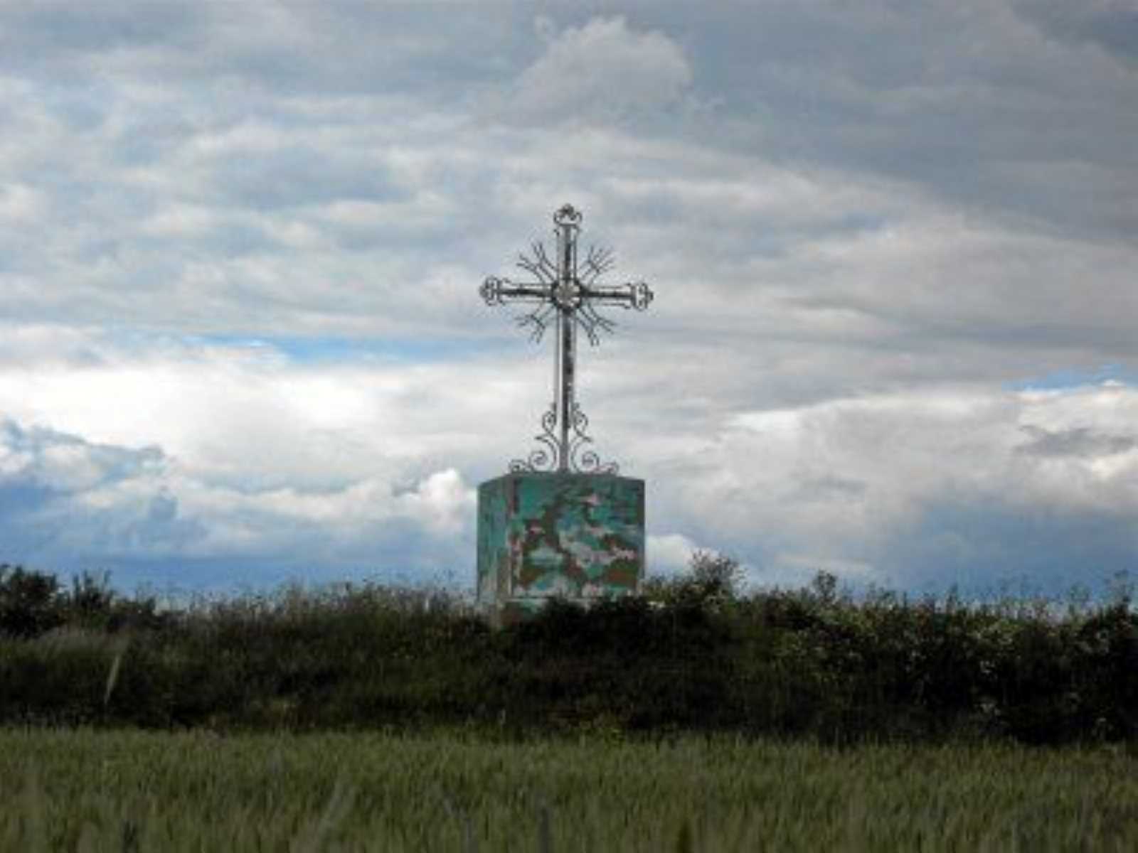Крест на месте костела