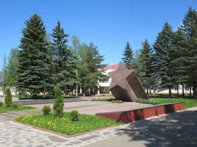 Памятник на братской могиле  советских солдат